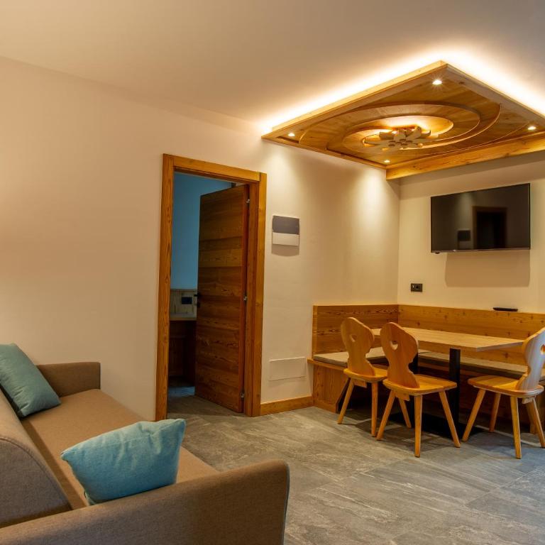 Dolomites Chalet Wolf - Deluxe-Apartment mit 2 Schlafzimmern und Gartenblick - 5