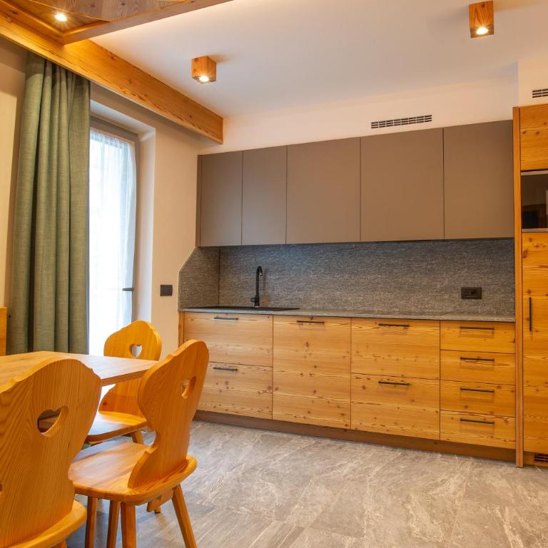 Dolomites Chalet Wolf - Deluxe-Apartment mit 2 Schlafzimmern und Gartenblick - 7