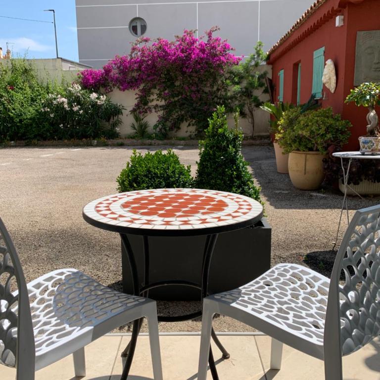 Hôtel La Villa des Oliviers, Seaside Hotel - Chambre Double avec Terrasse - 5