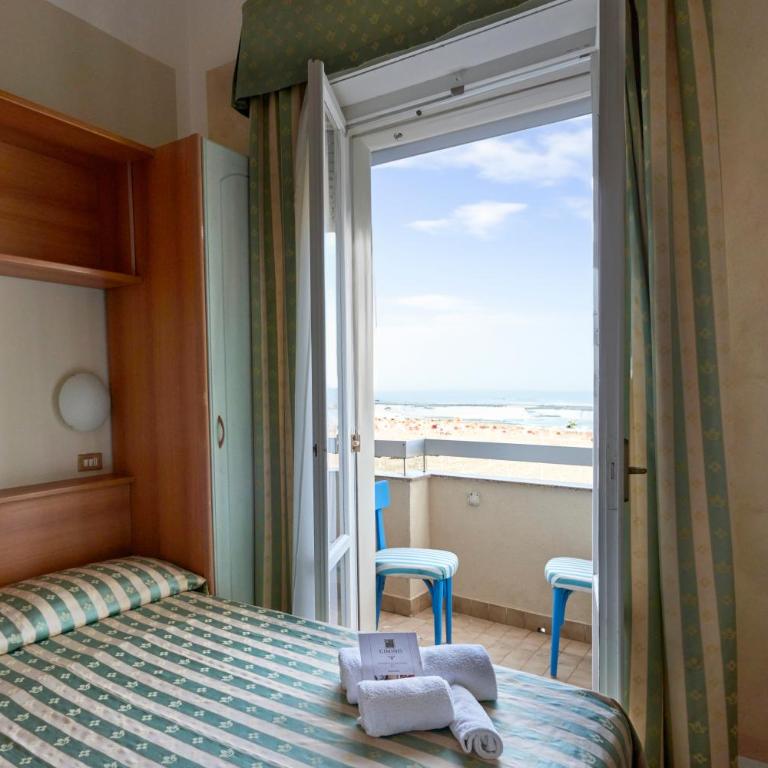 Hotel Adriatica sul Mare - Camera Matrimoniale/Doppia con Letti Singoli con Vista Mare - 2