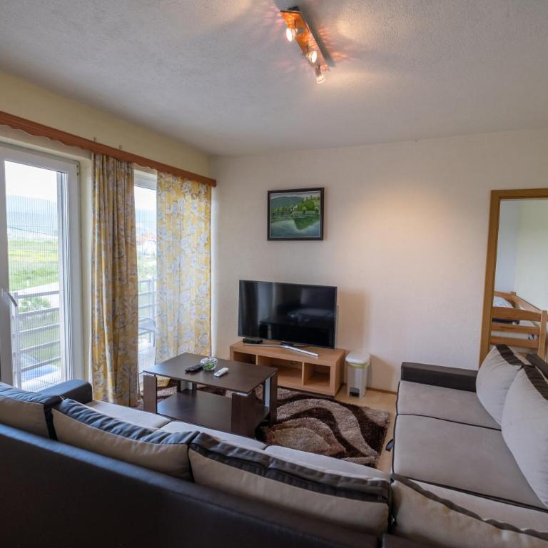 River Bank Apartments & Castle view - Three-Bedroom Apartment - 18