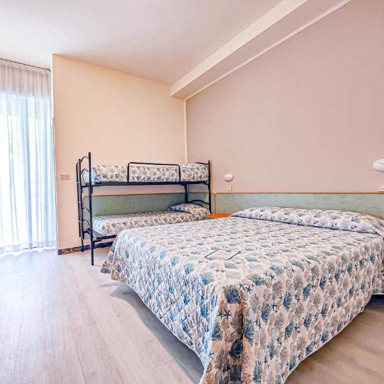 Hotel Rio Beach & Breakfast - Camera Familiare con Balcone - 5