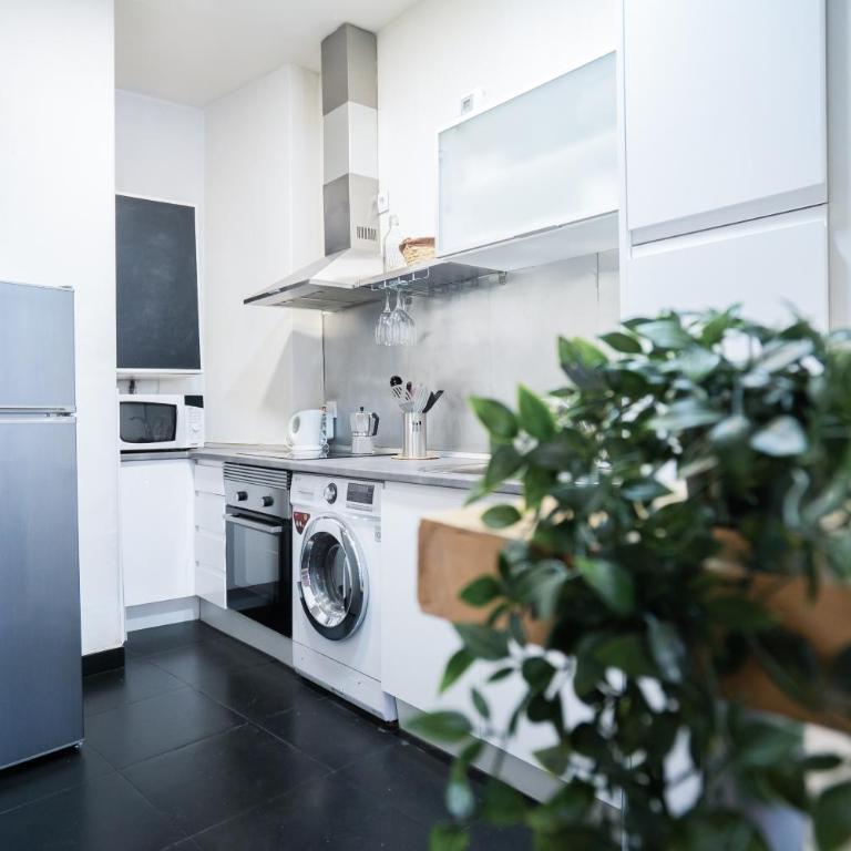 Apartamento Palacio Real de Madrid, histórico - Two-Bedroom Apartment - 8