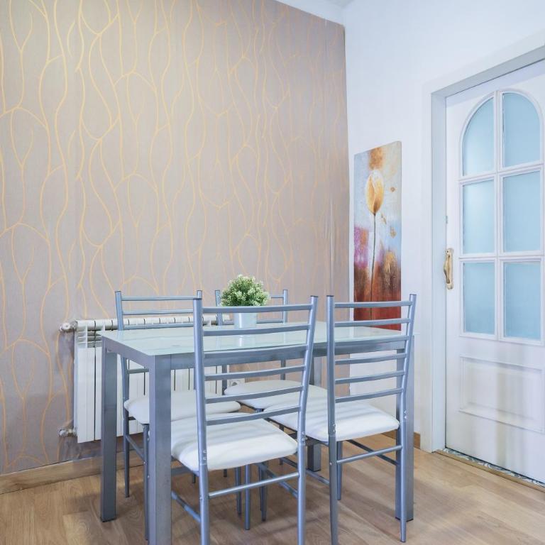 Apartamento Palacio Real de Madrid, histórico - Two-Bedroom Apartment - 11