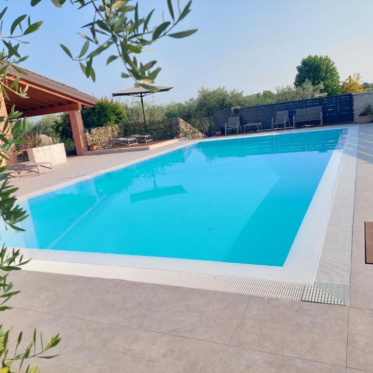 Casa Pergola 1 - Grande Appartamento per 6 ospiti - fronte piscina, parking - Three-Bedroom Apartment - 8