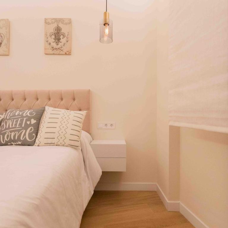 Bilbao Chic Barrena Old Town - Two-Bedroom Apartment - 2