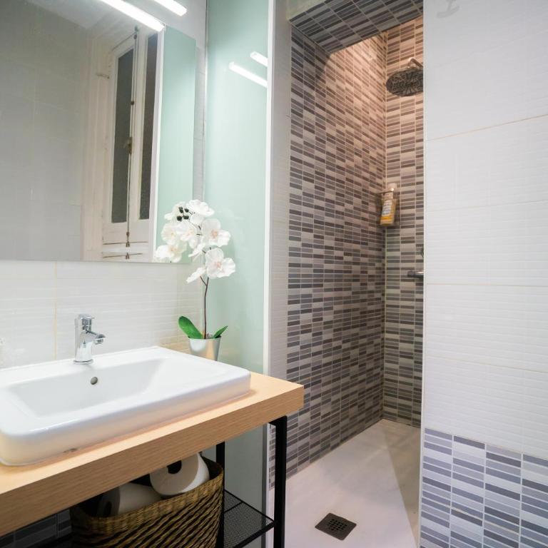 Apartamento Palacio Real de Madrid, histórico - Two-Bedroom Apartment - 16