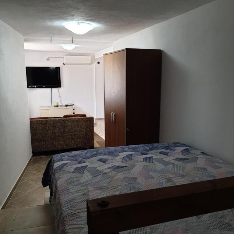 Smurf's house - Dvokrevetna Soba sa Bračnim Krevetom - 7