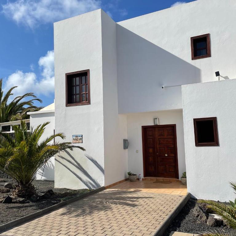 Villa Tropicana - Three-Bedroom Villa - 1