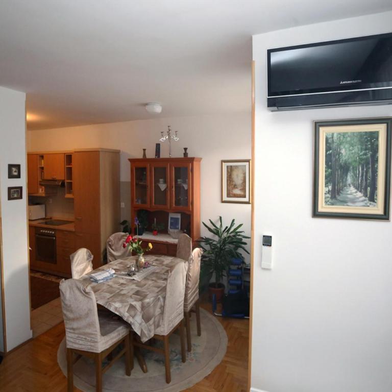 Snowball - Three-Bedroom Apartment - 16