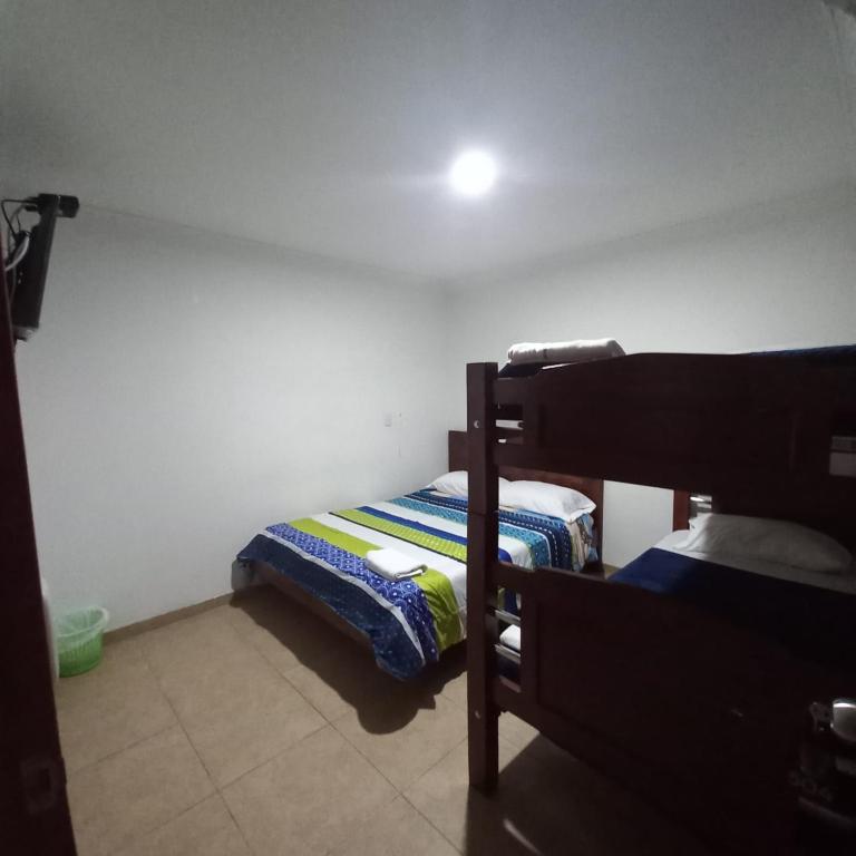 HOTEL PLAZA 6 - Habitación Cuádruple Clásica - 2
