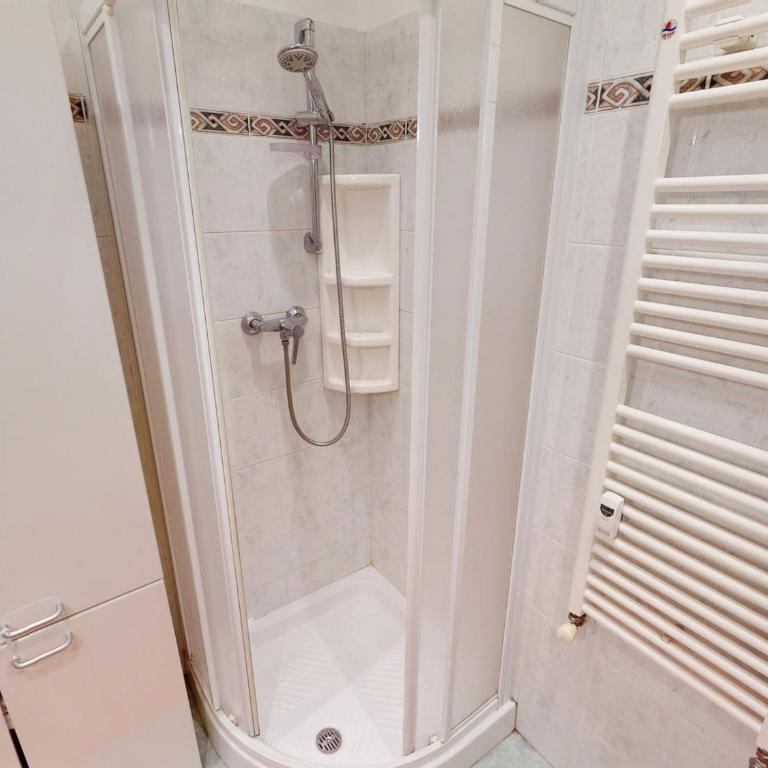 Agréable 2P moderne en centre-ville proche mer avec balcon - FR-1-196-333 - Appartement - 6