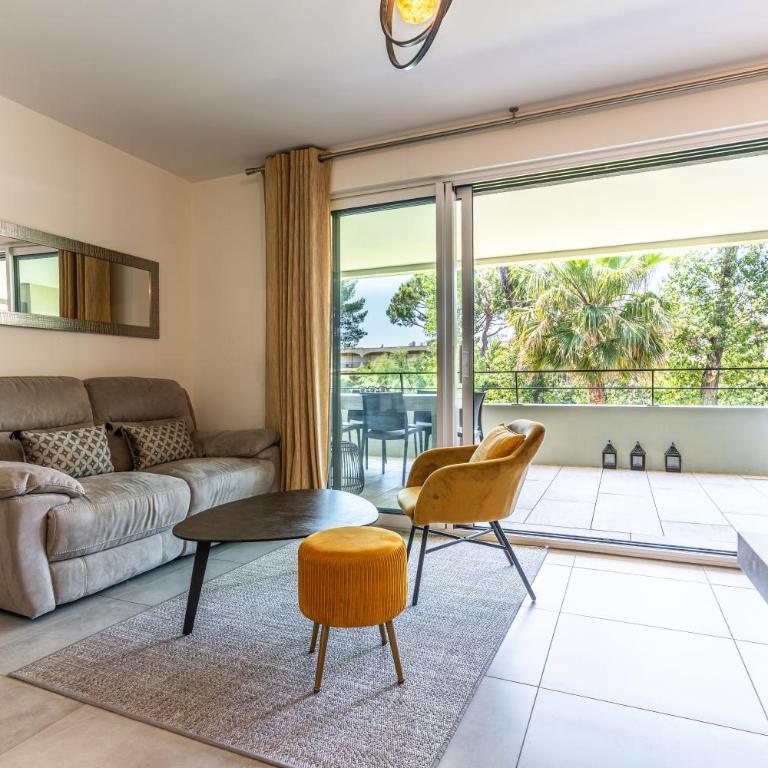 Appartement climatisé les pieds dans l'eau pour 6 personnes avec 1 suite parentale, 1 chambre double et 1 mini chambre Piscine sur le toit clim garage - Appartement 3 Chambres - 7
