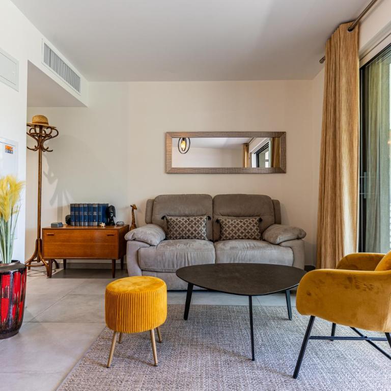 Appartement climatisé les pieds dans l'eau pour 6 personnes avec 1 suite parentale, 1 chambre double et 1 mini chambre Piscine sur le toit clim garage - Appartement 3 Chambres - 52
