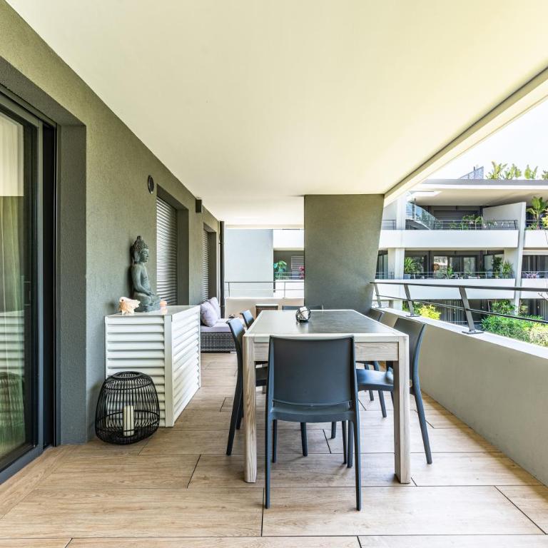 Appartement climatisé les pieds dans l'eau pour 6 personnes avec 1 suite parentale, 1 chambre double et 1 mini chambre Piscine sur le toit clim garage - Appartement 3 Chambres - 60