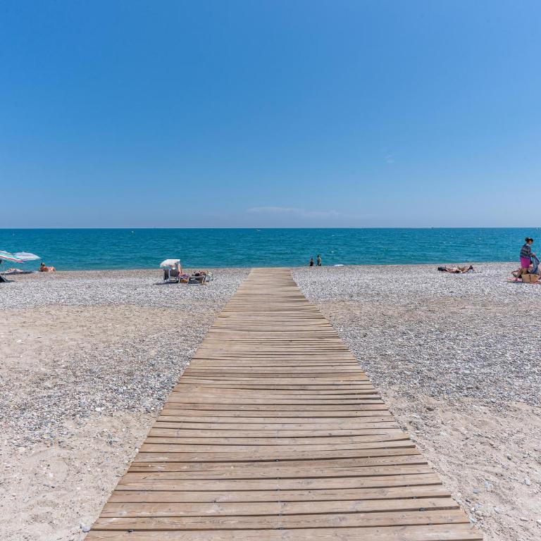 Appartement climatisé les pieds dans l'eau pour 6 personnes avec 1 suite parentale, 1 chambre double et 1 mini chambre Piscine sur le toit clim garage - Appartement 3 Chambres - 66