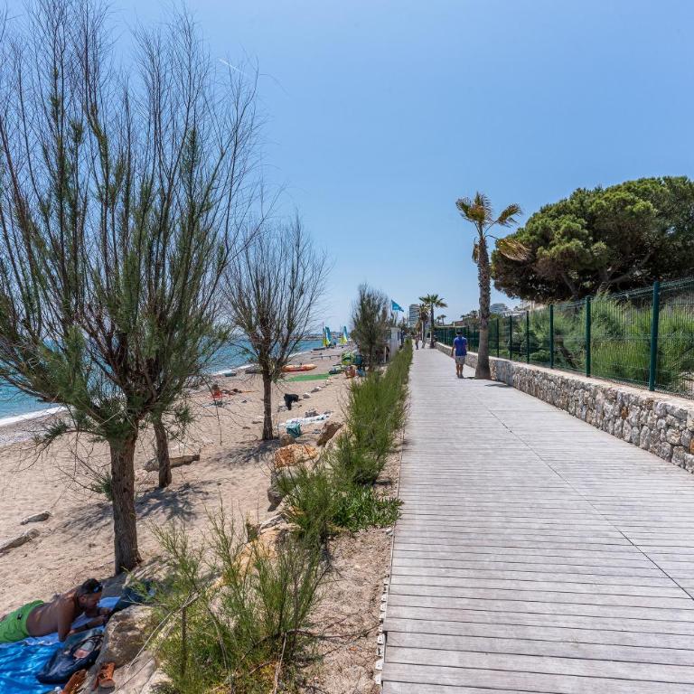 Appartement climatisé les pieds dans l'eau pour 6 personnes avec 1 suite parentale, 1 chambre double et 1 mini chambre Piscine sur le toit clim garage - Appartement 3 Chambres - 67
