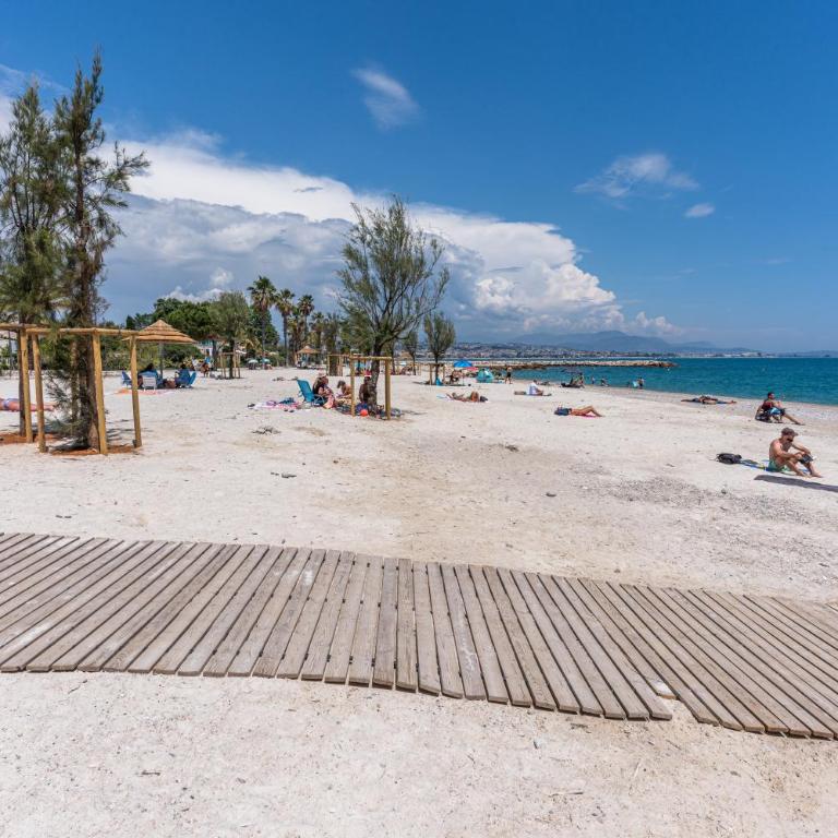 Appartement climatisé les pieds dans l'eau pour 6 personnes avec 1 suite parentale, 1 chambre double et 1 mini chambre Piscine sur le toit clim garage - Appartement 3 Chambres - 68