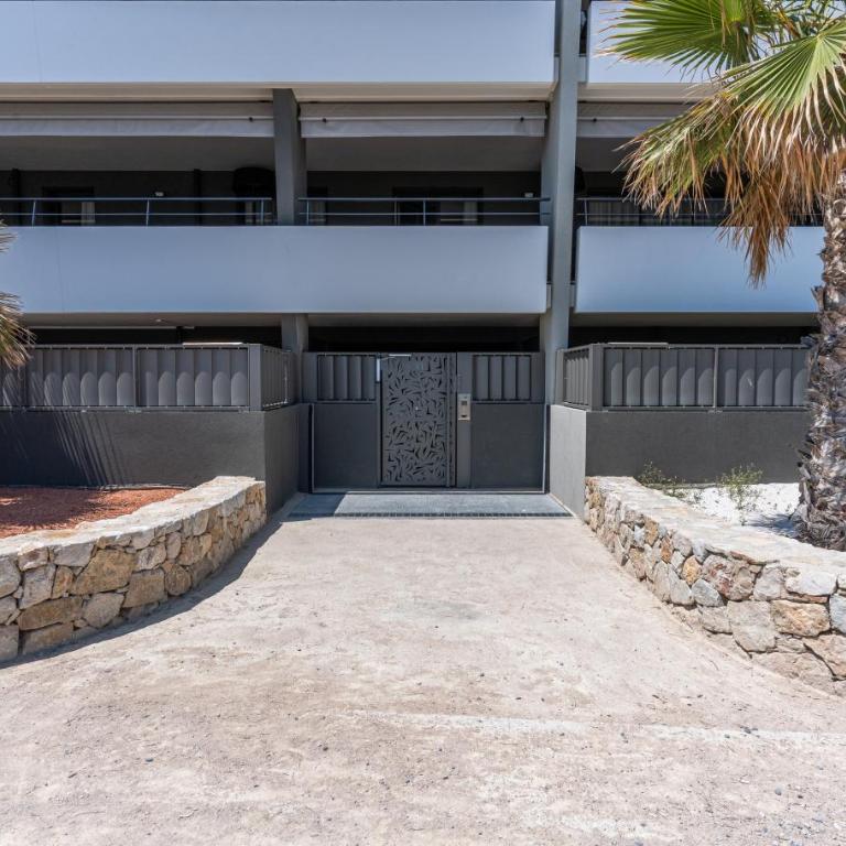 Appartement climatisé les pieds dans l'eau pour 6 personnes avec 1 suite parentale, 1 chambre double et 1 mini chambre Piscine sur le toit clim garage - Appartement 3 Chambres - 75
