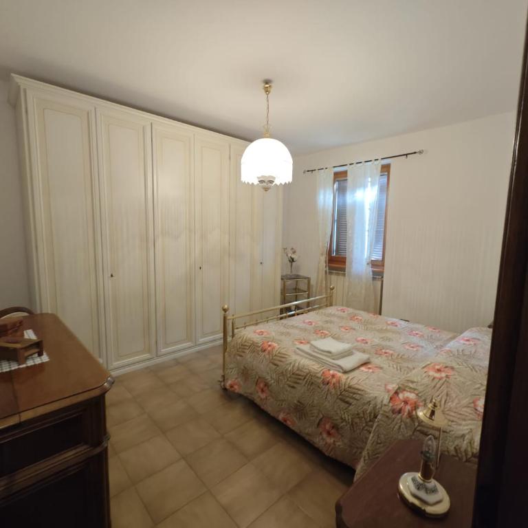 Charlie's Home Arezzo-Appartamento-B&B Arezzo con Parcheggio privato- Arezzo Città del Natale 2023 - Centro Arezzo Fiere e Congressi- Mercatini Natale Arezzo Casa di Babbo Natale e Villaggio Tirolese 2023 - Appartamento con 3 Camere da Letto - 16