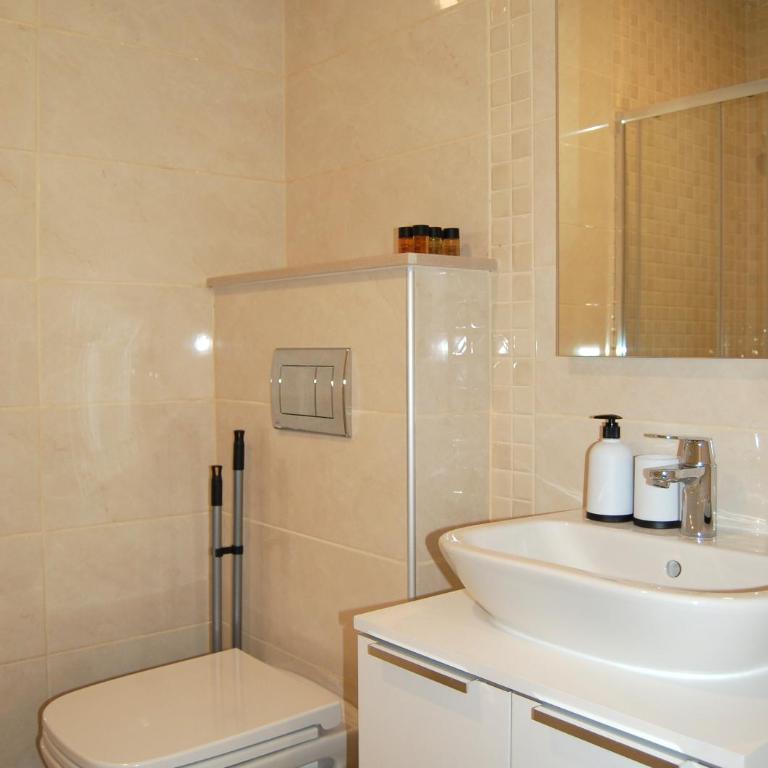 Status-M Apartments 89 - One-Bedroom Apartment - 13