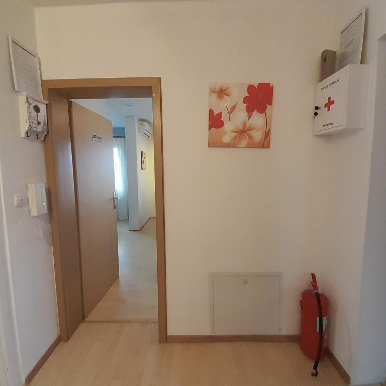 River Bank Apartments & Castle view - Three-Bedroom Apartment - 11