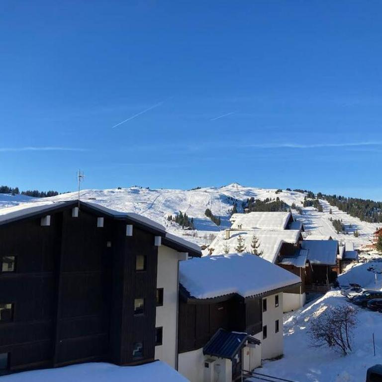Les Saisies Appartement 6 8 personnes en plein centre avec 1 chambre et 2 espaces sous pentes non fermés - Remontées mécaniques à 200 m - Apartment mit 3 Schlafzimmern - 1