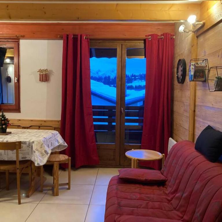 Les Saisies Appartement 6 8 personnes en plein centre avec 1 chambre et 2 espaces sous pentes non fermés - Remontées mécaniques à 200 m - Apartment mit 3 Schlafzimmern - 3