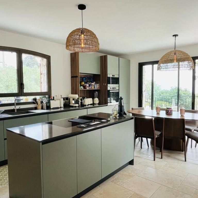 Paisible et Spacieuse Villa avec 4 suites indépendantes - Villa - 7