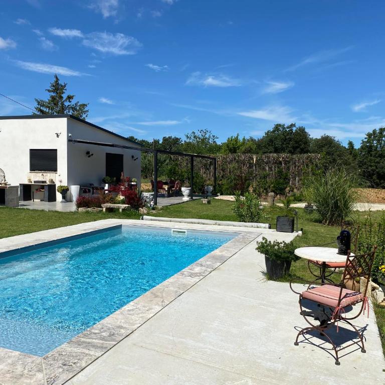 Le Galinié Chic'Art. Un bel Atelier avec Piscine - Maison 2 Chambres - 6