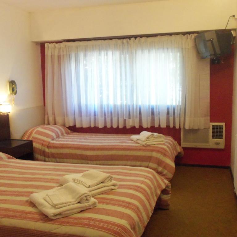 Dino´s Hotel - Budget Triple Room - 3