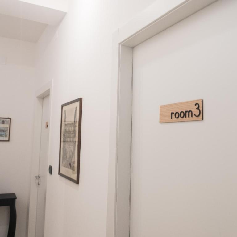 Arena Rooms - Double or Twin Room with Shared Bathroom - 5