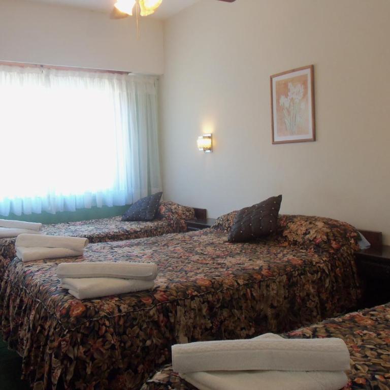 Dino´s Hotel - Economy Quadruple Room - 2