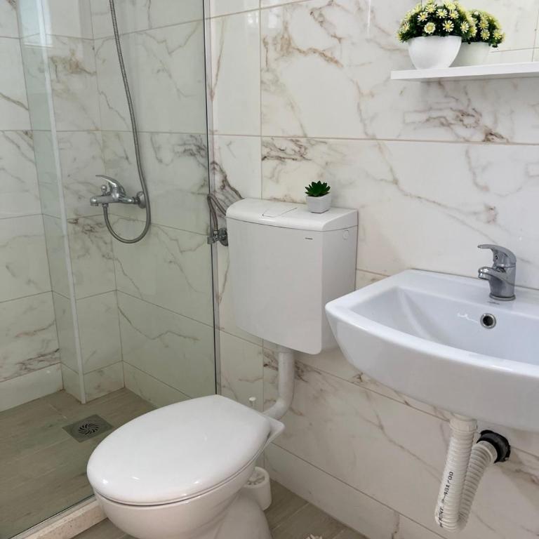 Rasi Luxury Apartments - Deluxe Apartment - 3