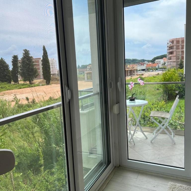 Rasi Luxury Apartments - Deluxe Studio - 2