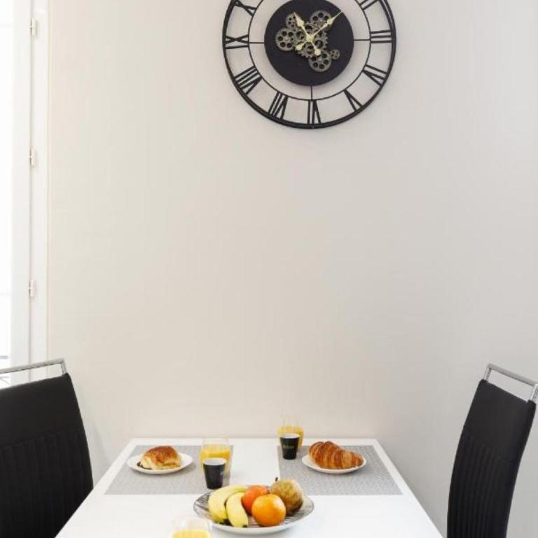 Bright and elegant renovated two rooms - Near Suquet - Appartement 1 Chambre - 16