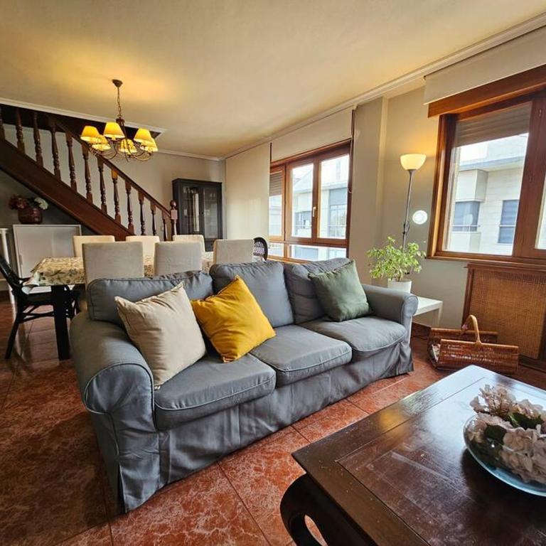 15A04 Duplex y garaje en centro by R2R Consulting - Three-Bedroom Apartment - 1
