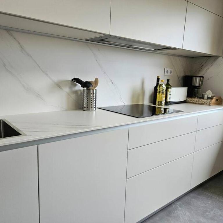 15A04 Duplex y garaje en centro by R2R Consulting - Three-Bedroom Apartment - 13