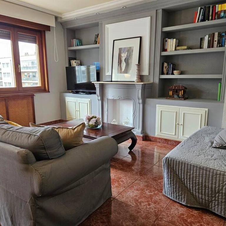 15A04 Duplex y garaje en centro by R2R Consulting - Three-Bedroom Apartment - 9