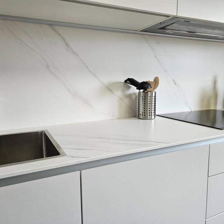 15A04 Duplex y garaje en centro by R2R Consulting - Three-Bedroom Apartment - 11