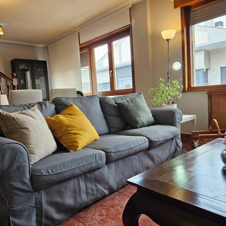 15A04 Duplex y garaje en centro by R2R Consulting - Three-Bedroom Apartment - 2