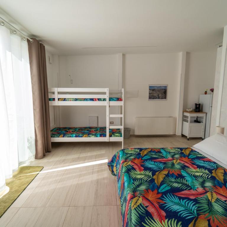 Nni Mia - Camera Familiare con Bagno Privato - 6