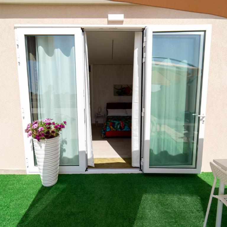 Nni Mia - Camera Familiare con Bagno Privato - 10