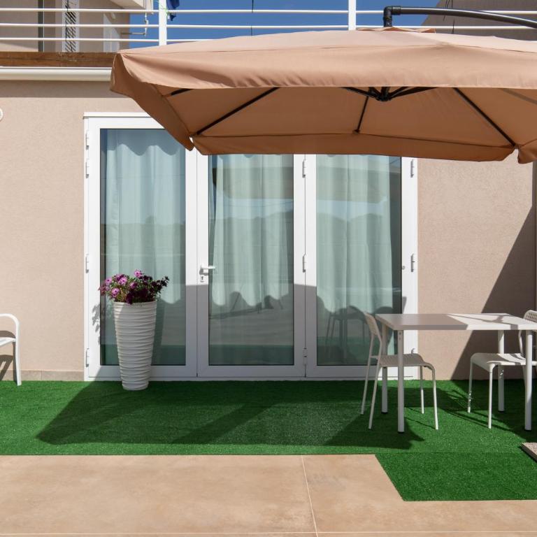 Nni Mia - Camera Familiare con Bagno Privato - 11