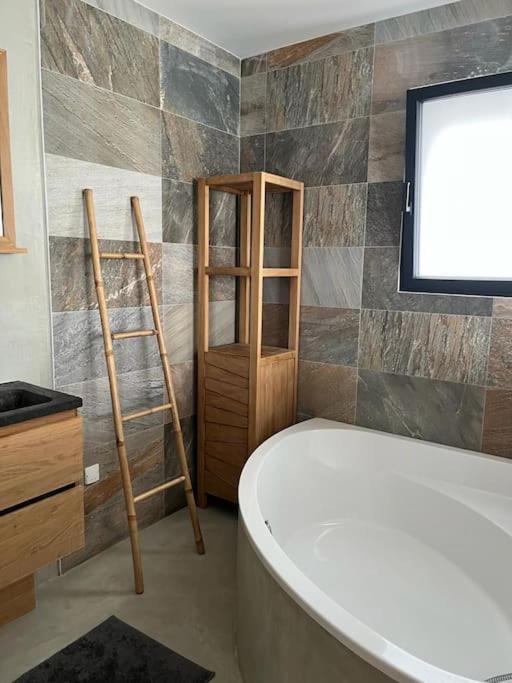 Villa haut de gamme 160 M2 Piscine chfé et Jacuzzi - Villa - 7