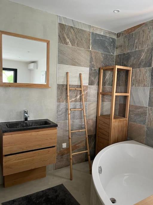 Villa haut de gamme 160 M2 Piscine chfé et Jacuzzi - Villa - 12