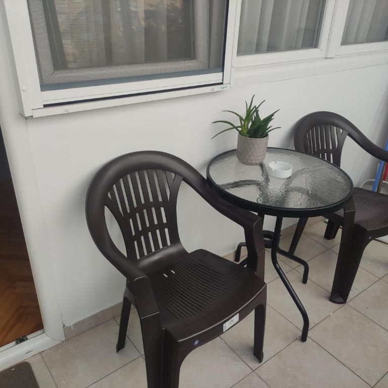 Modern Apartment with Balcony Close to City Center - Apartman sa 2 Spavaće Sobe - 19