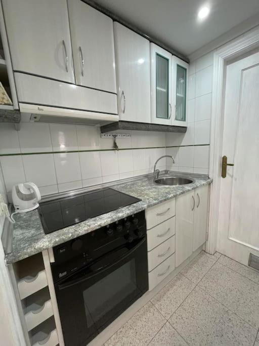 Flamenco Chill Apartment - Two-Bedroom Apartment - 28