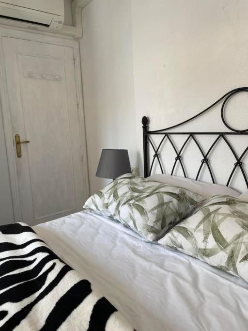 Flamenco Chill Apartment - Two-Bedroom Apartment - 6