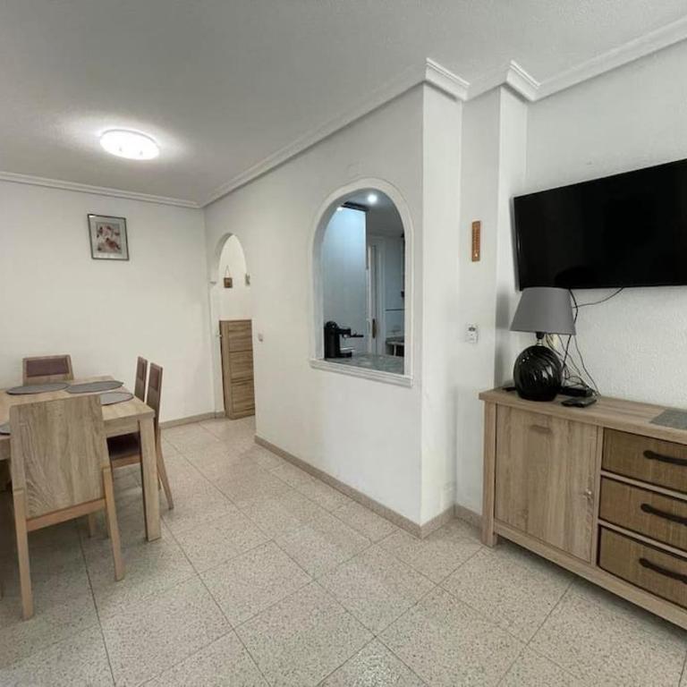 Flamenco Chill Apartment - Two-Bedroom Apartment - 21